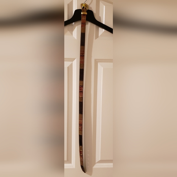 NWOT LEATHER TAPESTRY BELT GOLD TONE BUCKLE. - Picture 2 of 6